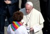 Ferenc pápa az LGBTQ kérdésekről: Isten nem tagadja meg egyetlen gyermekét sem