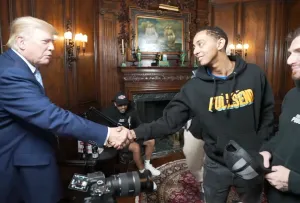 Trump interjút tiltott le a YouTube - a volt elnök a Full Send podcast vendége volt