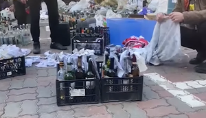 VIDEÓ: Molotov koktélokat készítenek a lakosok Kijevben