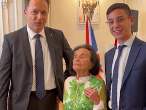 VIDEÓ: Lovagkeresztet kapott a holokauszt túlélő TikTok sztár, Lily Ebert