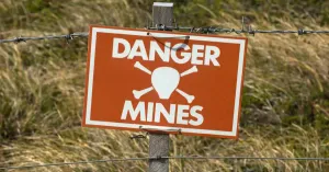 A mianmari katonai junta templomokat  rongált meg, aknázott körbe