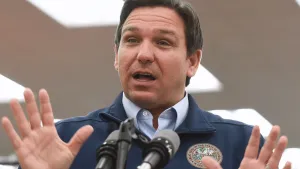 Egy friss felmérés szerint Bident és Trumpot is beelőzte DeSantis