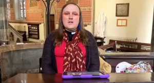 Nem vicc: az első anglikán "genderqueer" pap, gyerekeknek terjesztené identitását