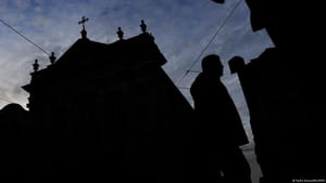 A portugál katolikus papság közel ötezer kiskorút molesztált szexuálisan