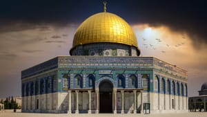 Lezuhant a Sziklamecset faláról a keresztényellenes mozaik egy része az esőzések miatt