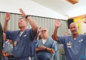 Videó: így dicsérik Istent a rabok a börtönfalak között