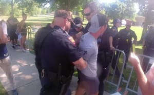 Ismét Bibliaolvasásért tartóztattak le keresztényeket Amerikában