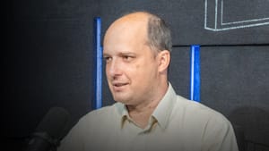 Tartótisztek: hogyan éltek a kommunista ügynökvilág rejtélyes karmesterei? - Tabajdi Gábor