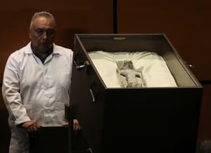 UFO lázban Amerika:  "idegeneket" mutatott be egy mexikói szakértő