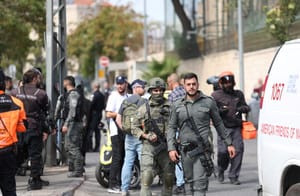 Késsel támadtak egy izraeli határrendészre Jeruzsálemben