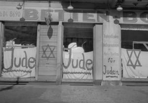 A történelem ismétli önmagát?