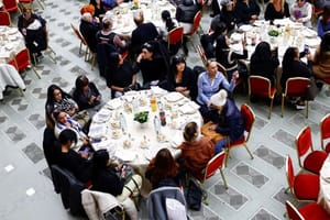 Transzneműekkel ebédelt Ferenc pápa a Vatikánban