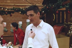 "Több mint ajándék" - Kiss Péter a HISZ karácsonyi jótékonysági akciójáról