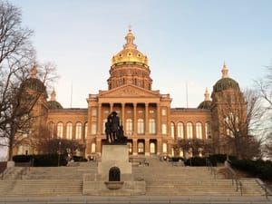 Iowa: sátánista oltárt álítottak karácsony alkalmából az Állami Capitoliumban