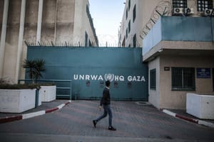 Egyre több ország szünetelteti az UNRWA támogatását