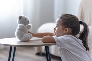 Abszurd: megváltoztatnák a bántalmazott gyermek fogalmát Illinois-ban