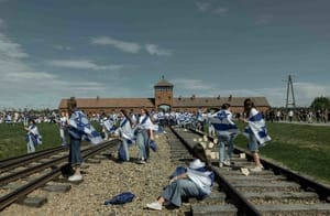 Palesztinbarát tüntetők demonstráltak az auschwitzi tábor előtt