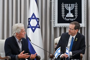 Michael Douglas szerint az Izrael-ellenes tüntetők "agymosáson" estek át