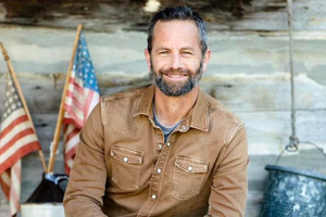 Kirk Cameron nem érzi magát biztonságban Kaliforniában, családjával olyan államba költözött, ahol "Isten, család és haza" még érték