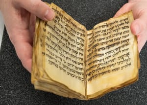 Kiállították a világ legrégebbi héber könyvét Washingtonban