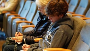 "Szüksége lesz az imákra" - több mint 11 ezer imalevelet írt egy gyülekezet a következő amerikai elnöknek