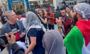 USA: Izrael-ellenes tüntetők támadtak egy demokrata képviselőre New Yorkban