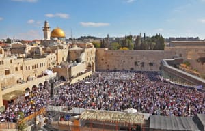 Jeruzsálem: több tízezren imádkoztak a Siratófalnál Jom Kippur napja előtt