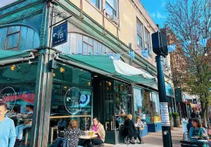 Kínos: görög zászlót nézett izraelinek egy palesztin-párti influenszer