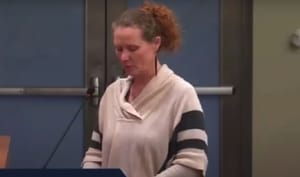 Oklahoma: sátáni imát mondott egy pogány papnő a városi tanács ülésén