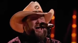 Istennek ad hálát a Voice korábbi győztese, miután golyótalálat érte