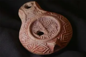 Ritka, 1700 éves olajlámpásra bukkantak Jeruzsálemben