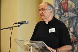 (18+)Botrány: erkölcstan könyveket is írt a pedofil vádak miatt felmentett plébános