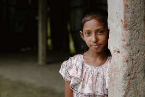 Az üldöztetés sem törte meg: így tölti a karácsonyt a kilenc éves bangladesi kislány