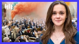 Füstbomba és botrány a Parlamentben: színes forradalmas forgatókönyv? - Halkó Petra